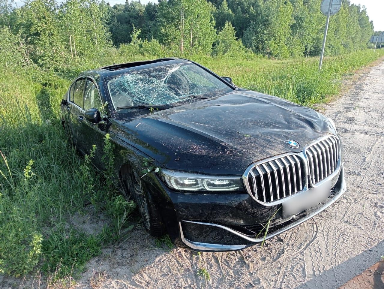 "БМВ" перевернулся на печально известной федеральной трассе в Костромской области