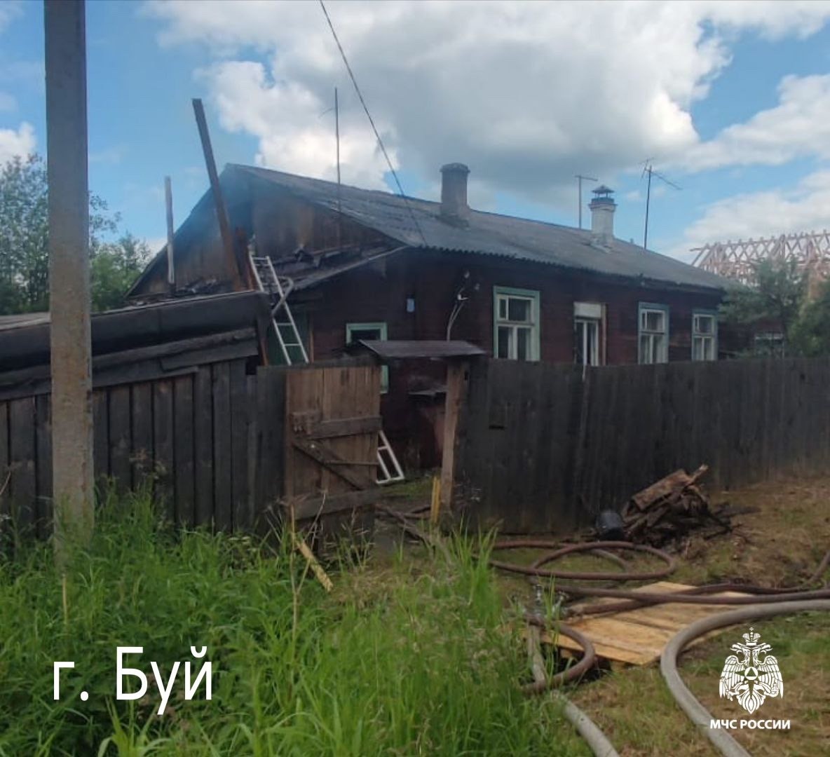 Квартира в костромском жилом доме загорелась из-за непотушенной сигареты