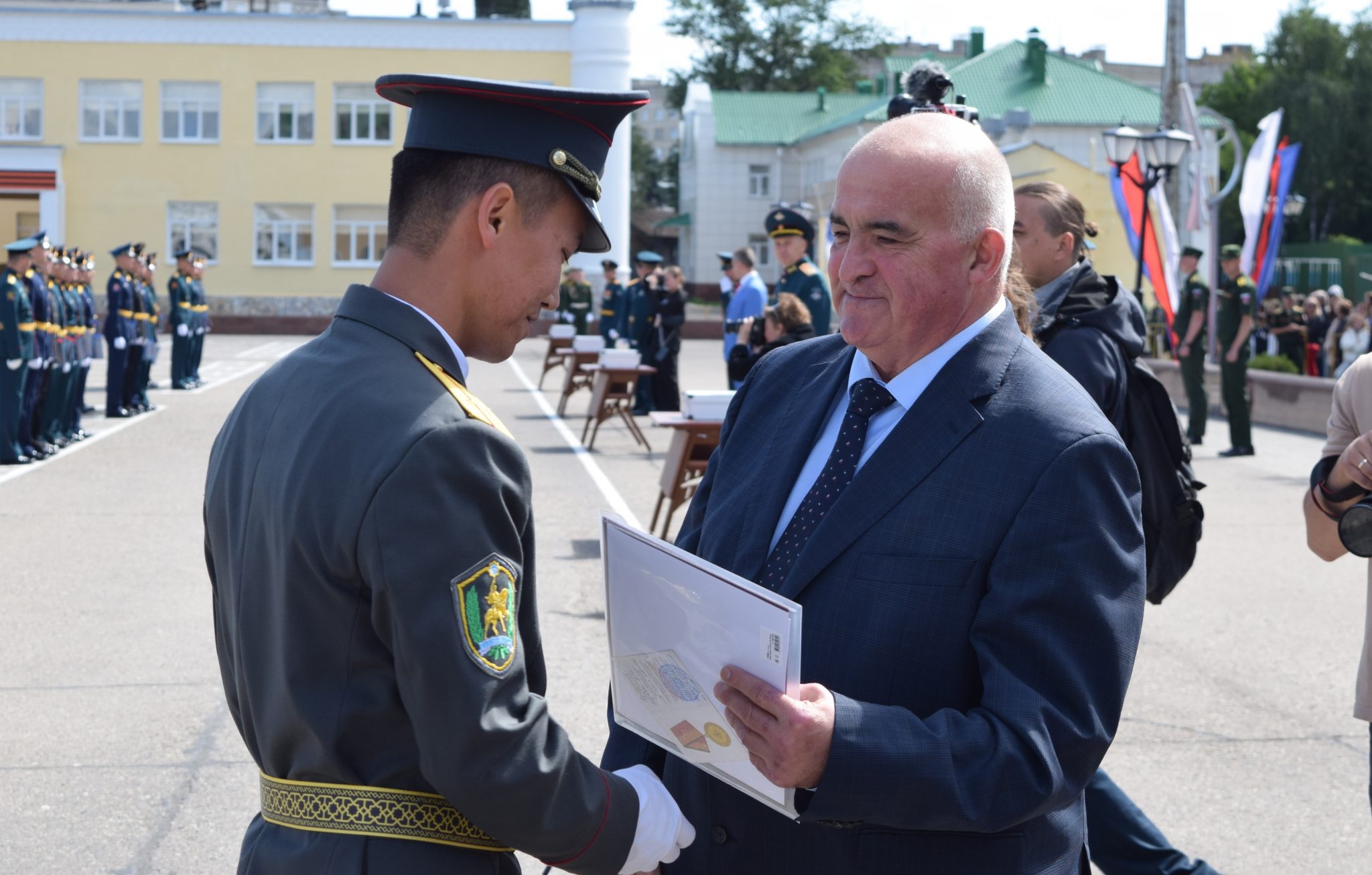 Одиннадцать офицеров закончили костромскую РХБЗ с золотыми медалями