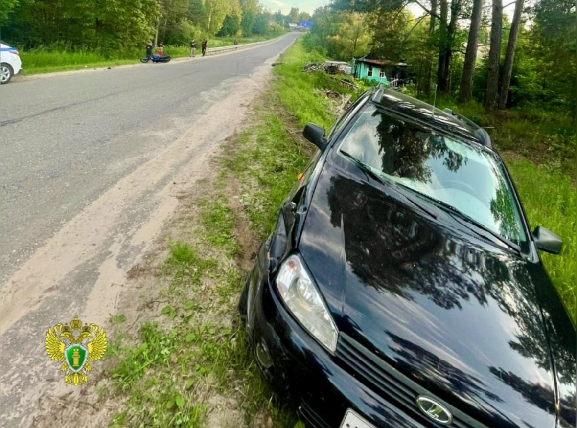 В Костромской области подросток-мопедист на скорости впечатался в «Ладу»