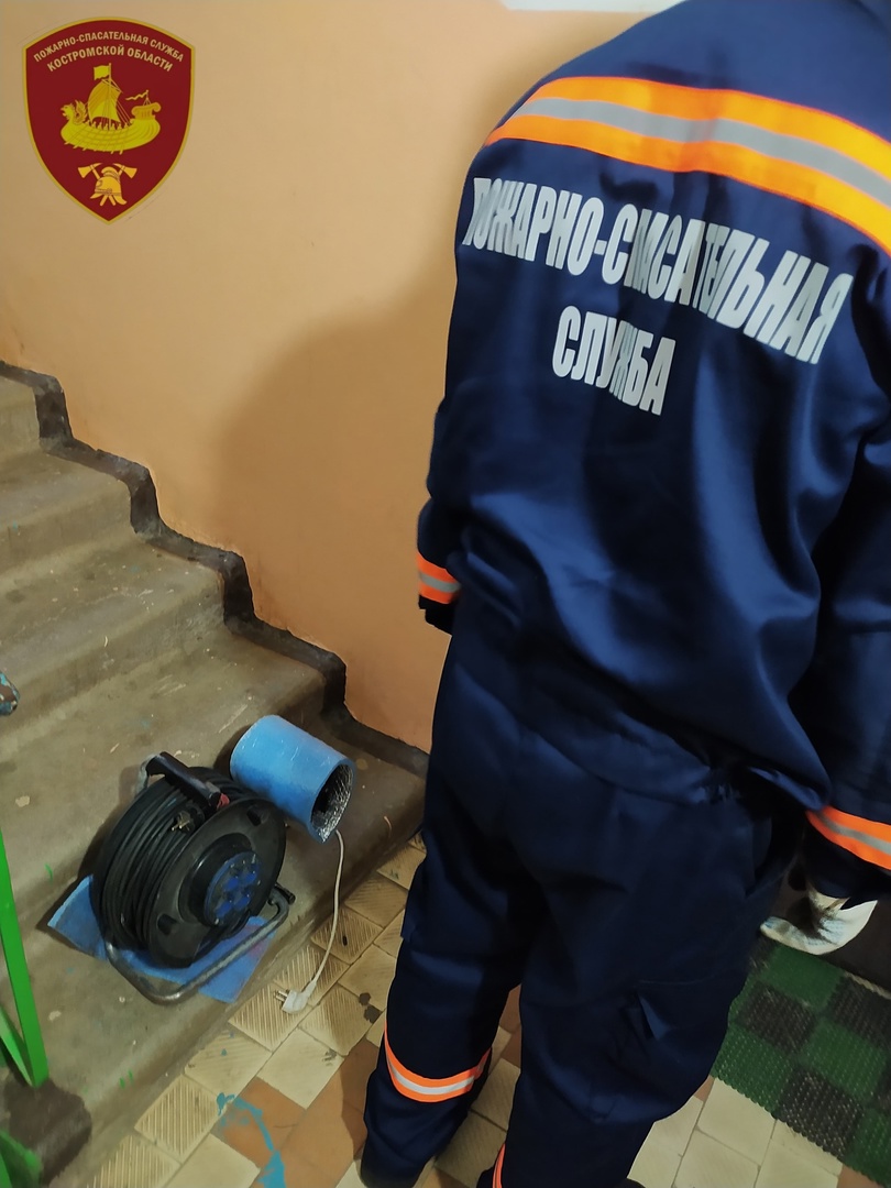 Двух костромских пенсионерок спасатели доставали из закрытых квартир