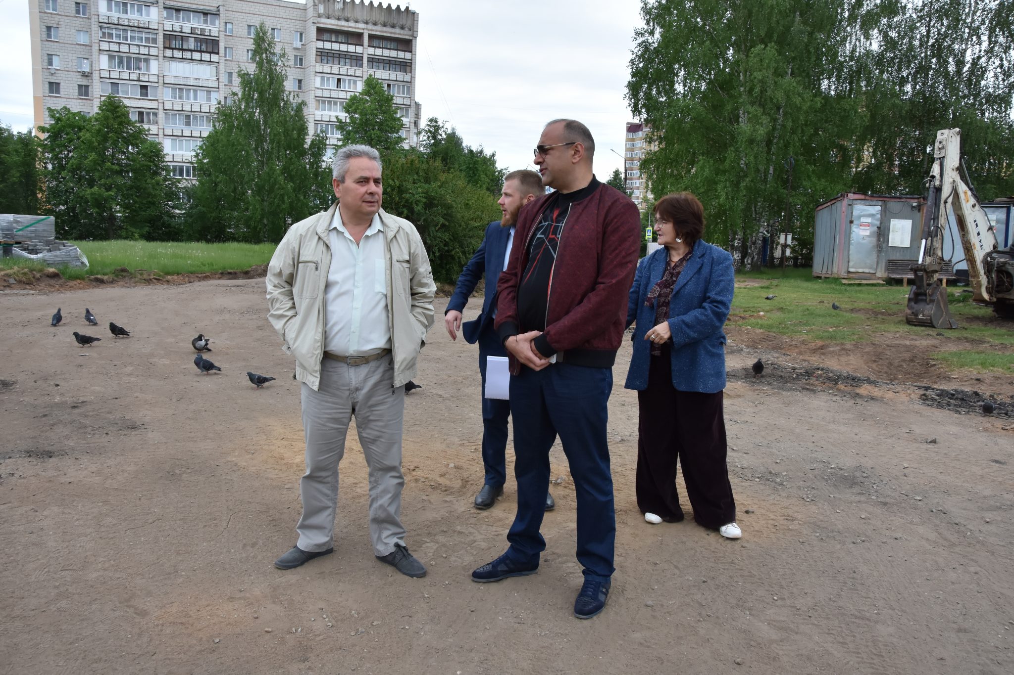 Алексей Смирнов проверил благоустройство в заволжском сквере в Костроме