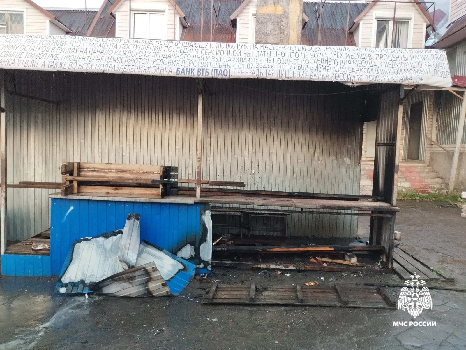 Торговая палатка полыхала в Шарье