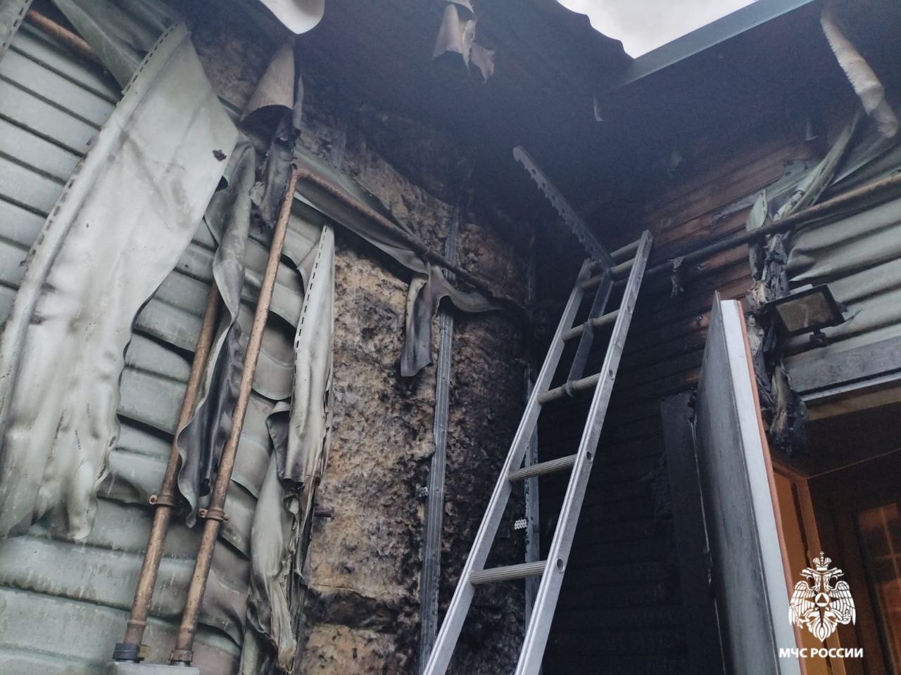 В костромской деревне подожгли частный дом