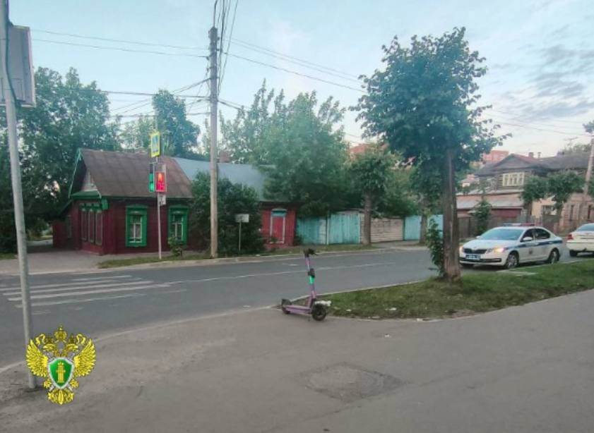 В Костроме сбили несовершеннолетнюю самокатчицу