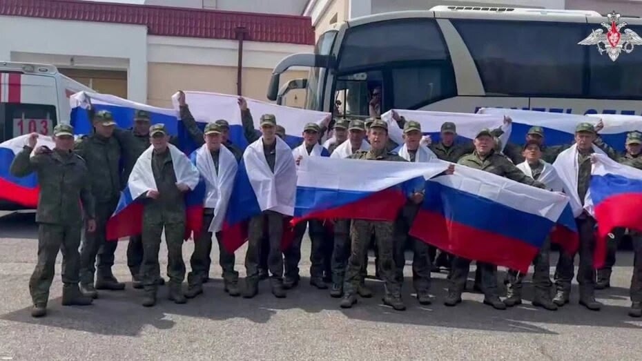 Три бойца вернулись в Костромскую область из украинского плена