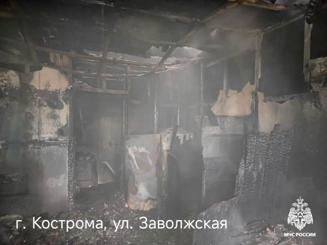 Сотовая вышка и два дома горели в Костромской области