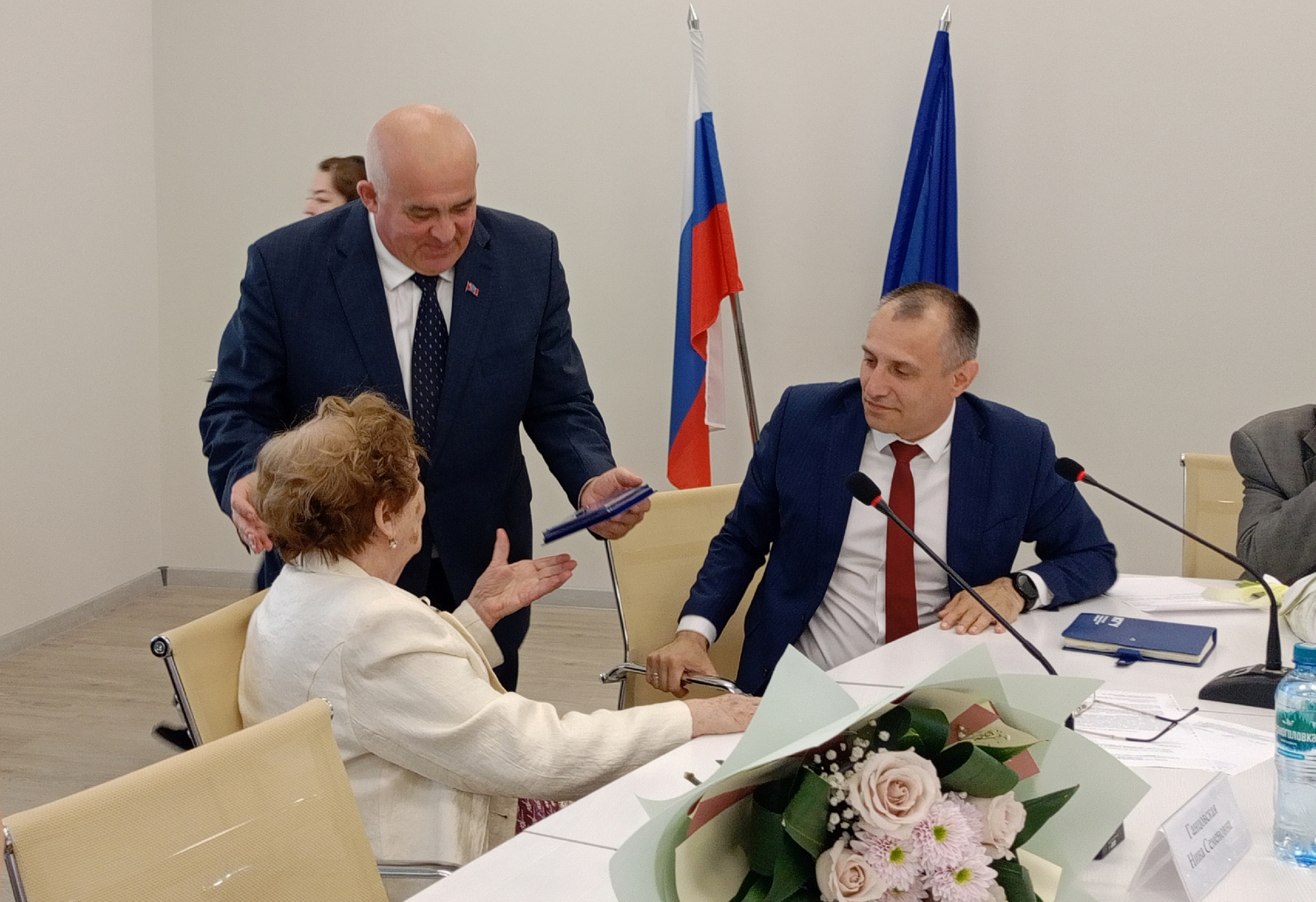 В Костроме диалектологу Ганцовской вручили знак Заслуженного работника