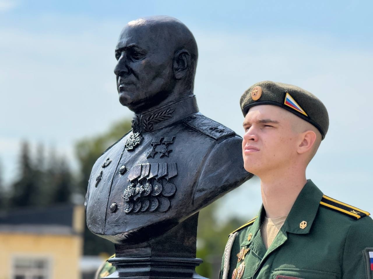 Памятный бюст погибшего в теракте Игоря Кириллова открыли в Костроме