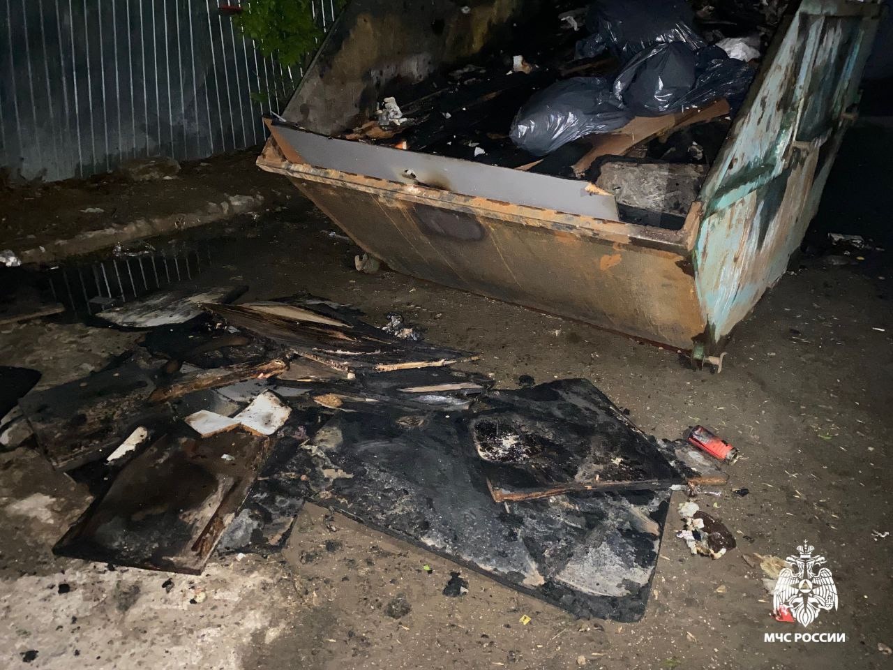Заброшка полыхала в костромском райцентре