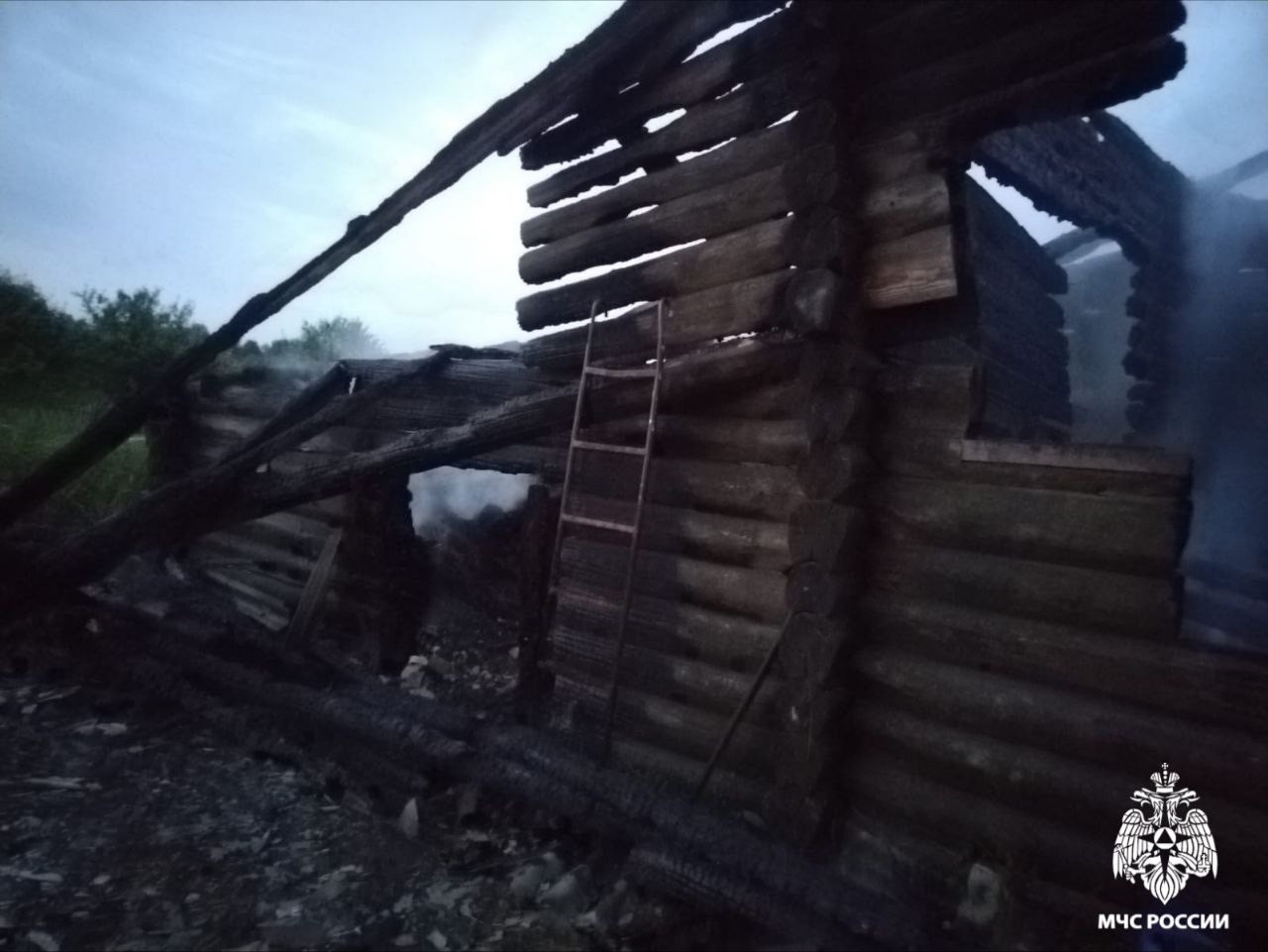 Частная баня сгорела ночью в костромском поселке
