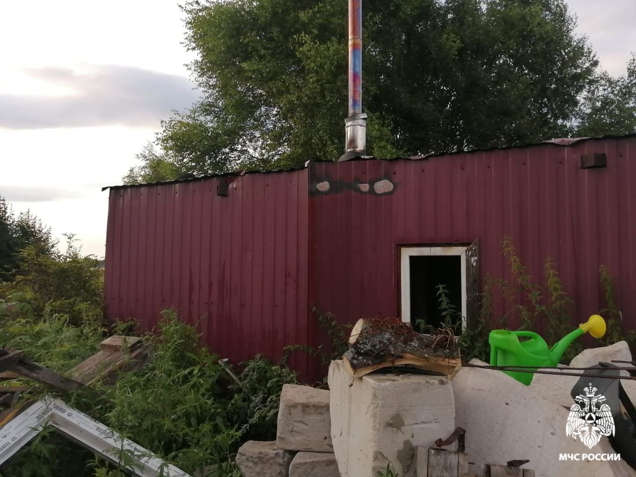 Две частные бани полыхали в Костромской области вечером