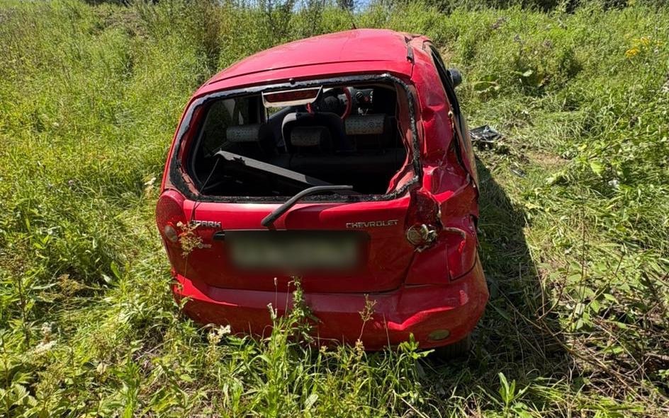 Автоледи на иномарке улетела в кювет на костромской трассе