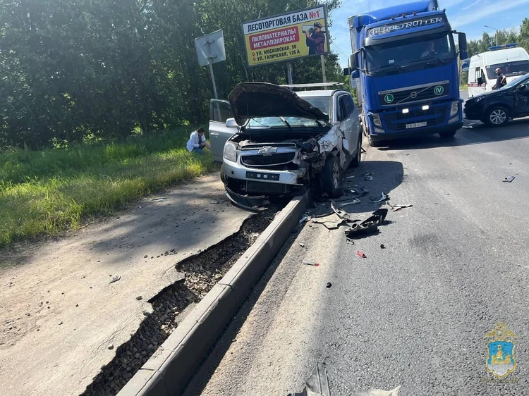 Стали известны подробности жуткой аварии с тремя пострадавшими в Костроме