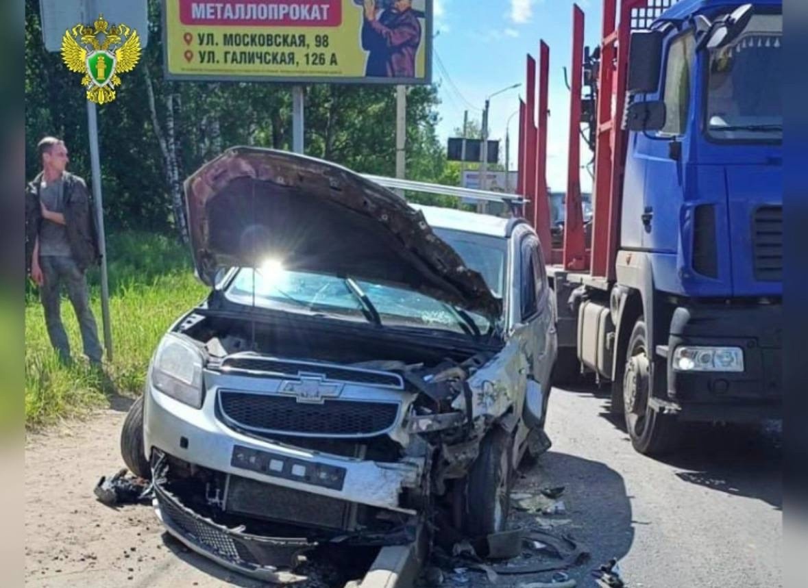 Несовершеннолетняя пострадала в жуткой аварии в Костроме