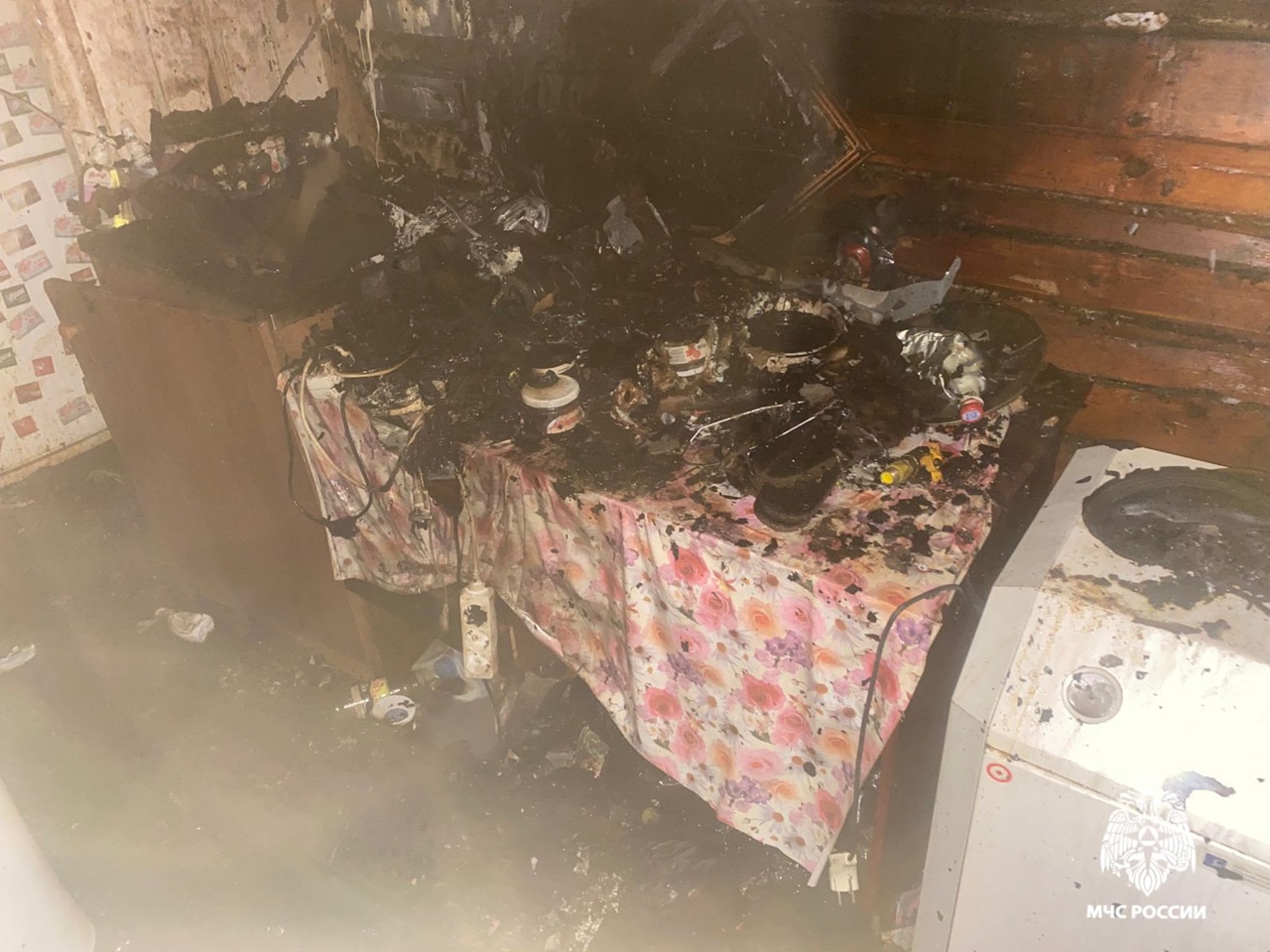 В Костромской области полыхали дом и мусор