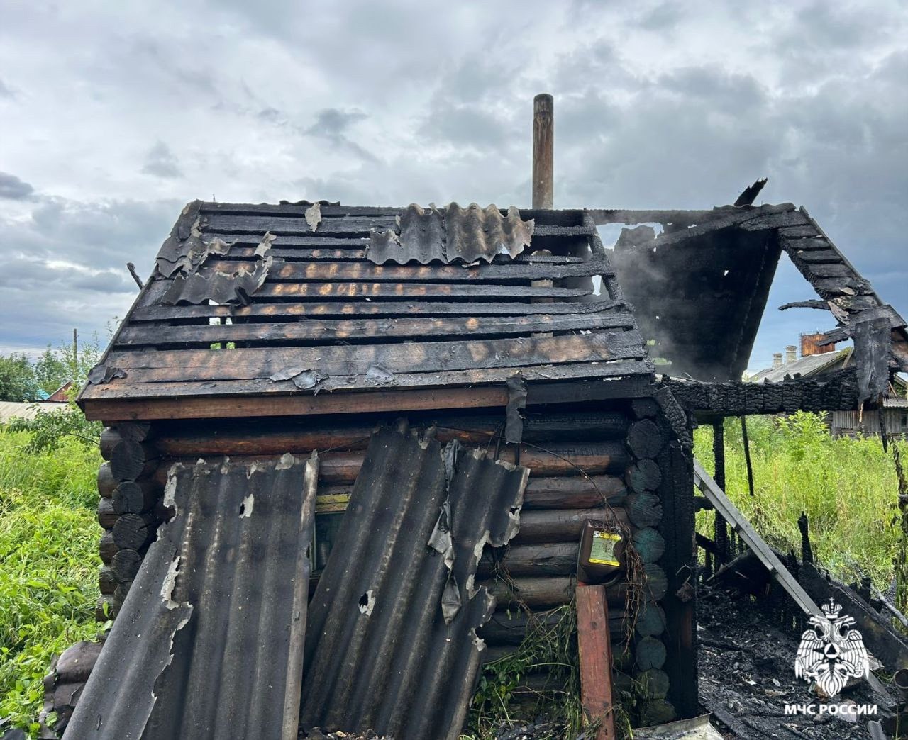 Мазда полыхала в Костроме в полночь