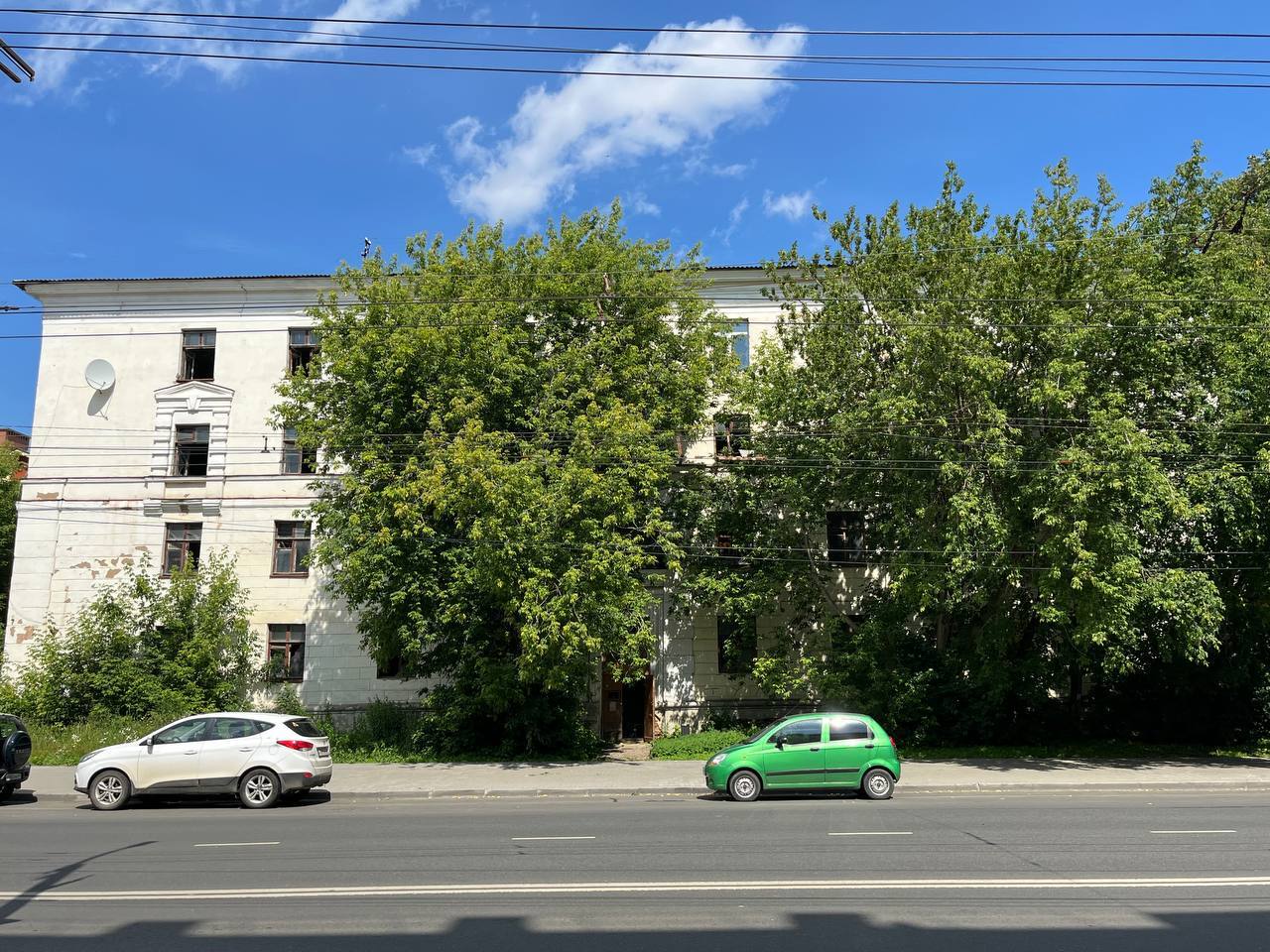 Владельца заброшенного общежития в центре Костромы призовут к ремонту