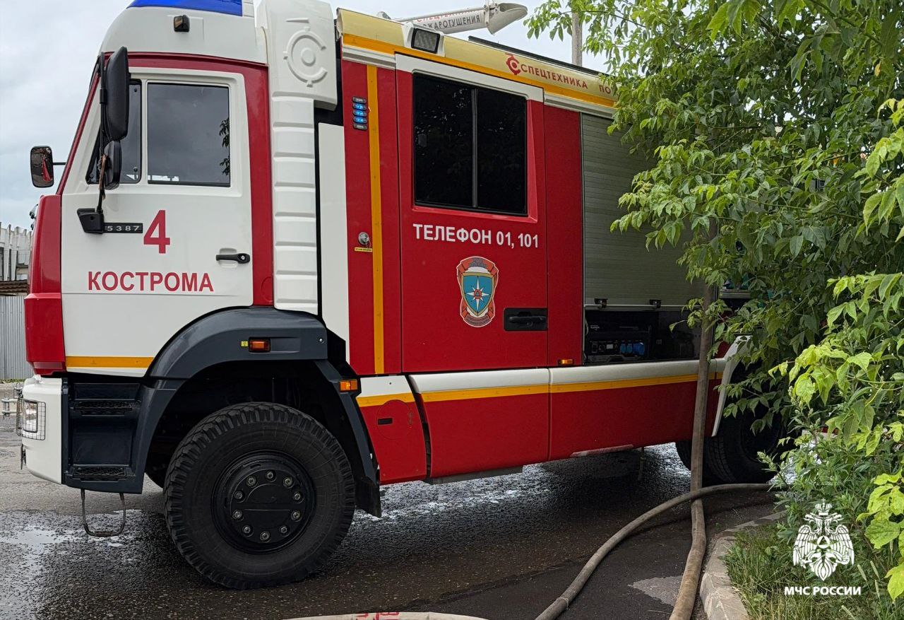 Неизвестный поджег квартиру в костромской многоэтажке