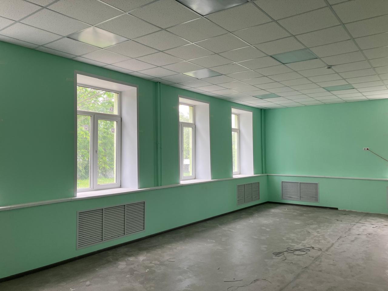 На контроле: школы в Костроме ремонтируют строго по графику