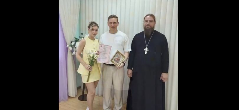 Поженившихся в День семьи костромичей поздравляли власти и священники