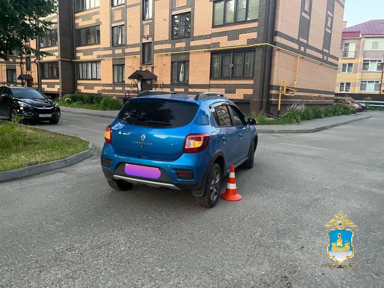 В Костроме во дворе дома сбили трехлетнего малыша