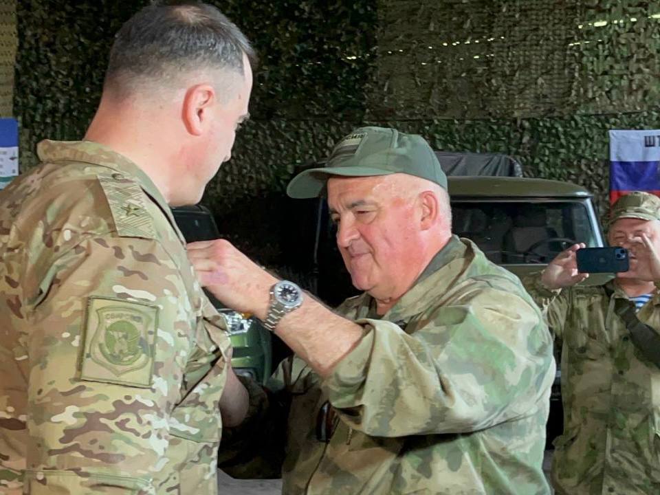 Костромской губернатор в зоне СВО вручил подарки десантникам