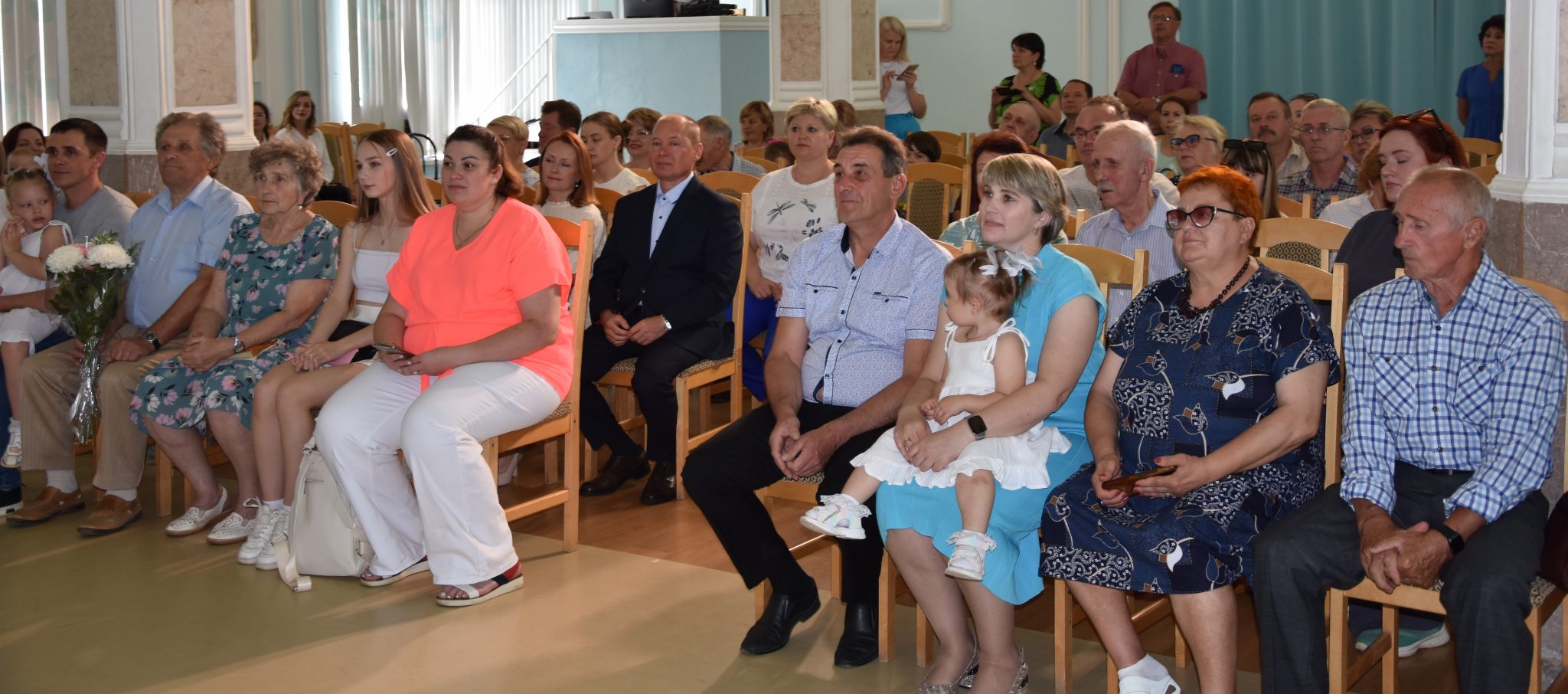Тринадцать костромских семей наградили медалями "За любовь и верность"