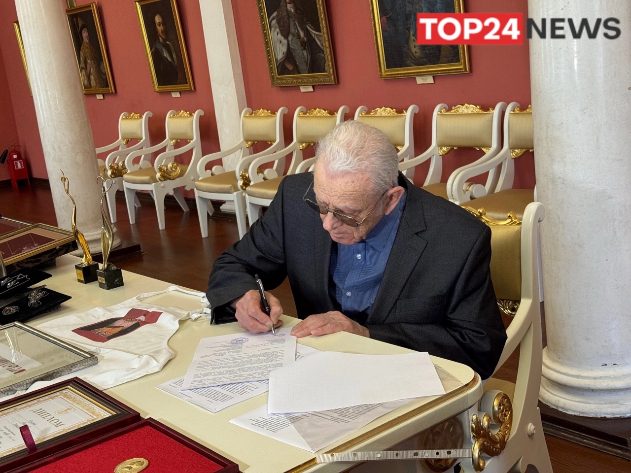 "Элегия в металле": знаменитый ювелир Николай Суслов подарил Костромскому музею-заповеднику свое наследие