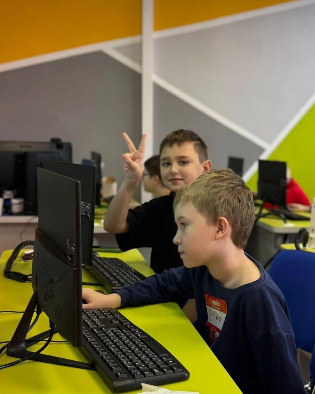 Компьютер - не игрушка, а инструмент для творчества и заработка: где дети с 7 лет могут освоить IT