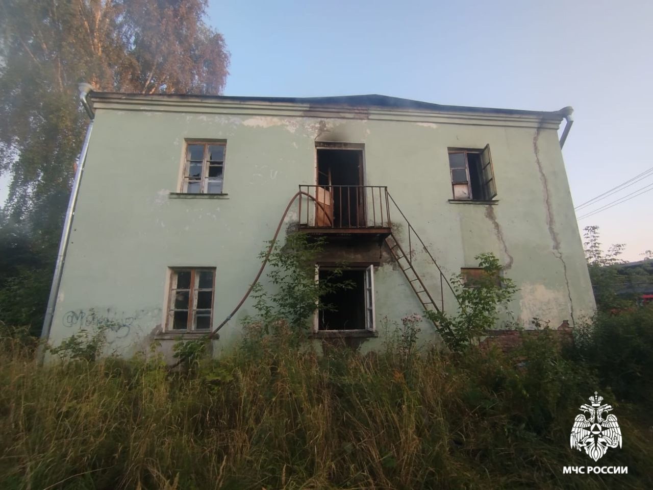 Костромские пожарные тушили заброшку больше 19 часов