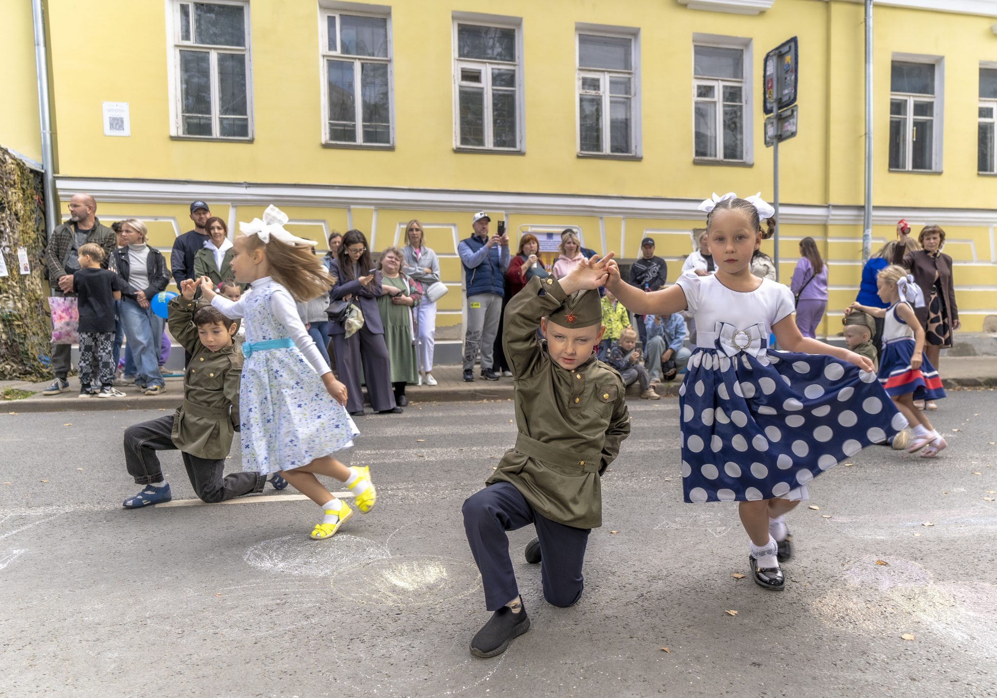 На главной сцене в День города костромичам вручили памятные подарки