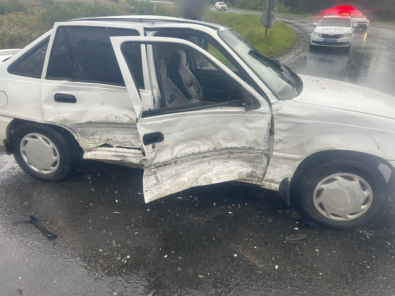 В Костроме пенсионеру разбили брендовый автомобиль