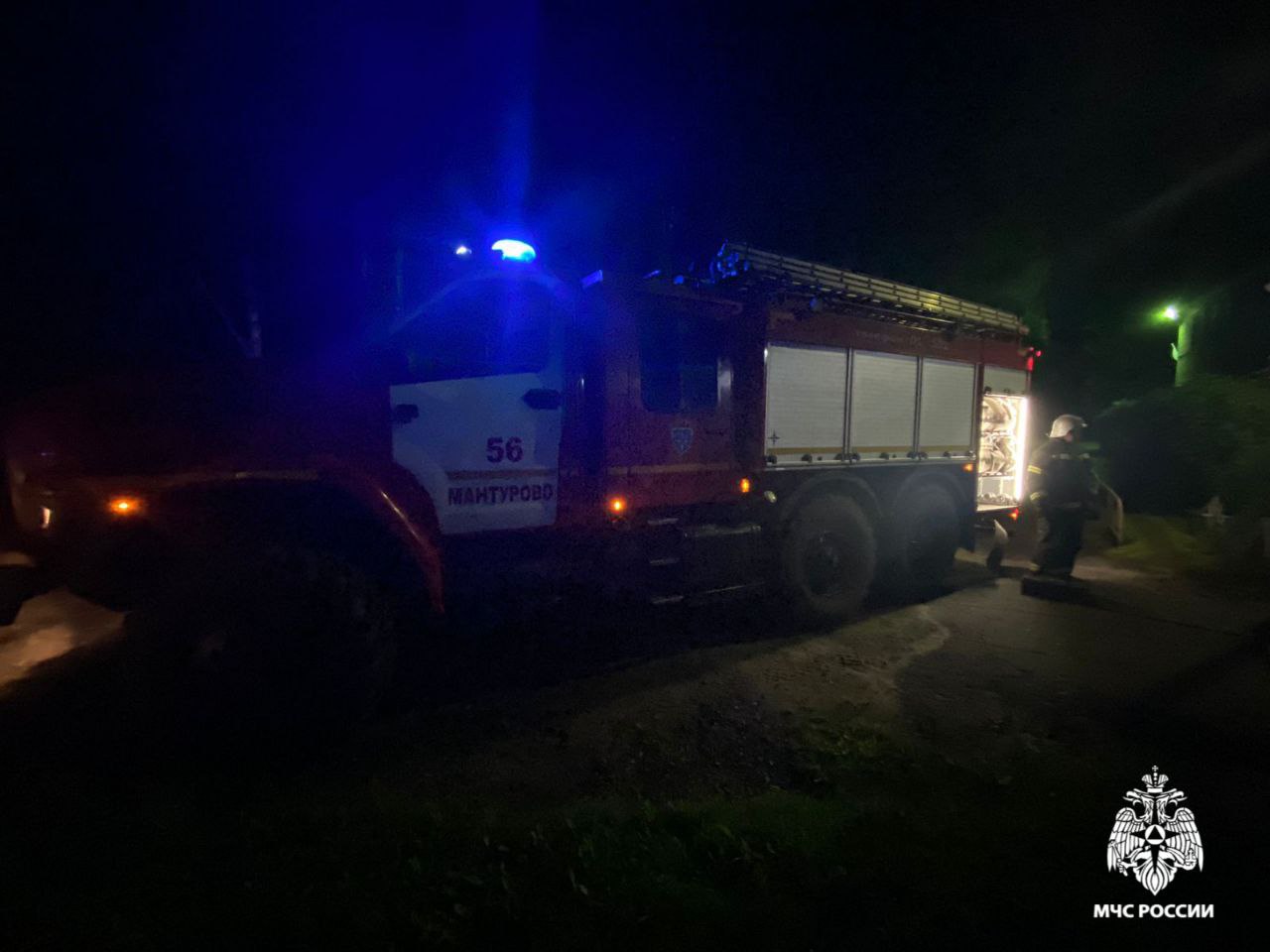 Пострадавшую в массовом ДТП под Костромой спасали пожарные