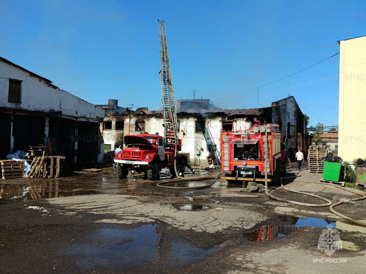 Пострадавшую в массовом ДТП под Костромой спасали пожарные