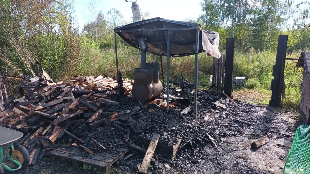Две частные бани полыхали в Костромской области