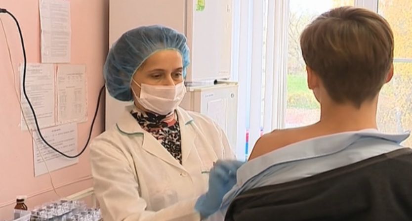 Клещи атакуют: 73 жителя Костромской области заразились опасными инфекциями