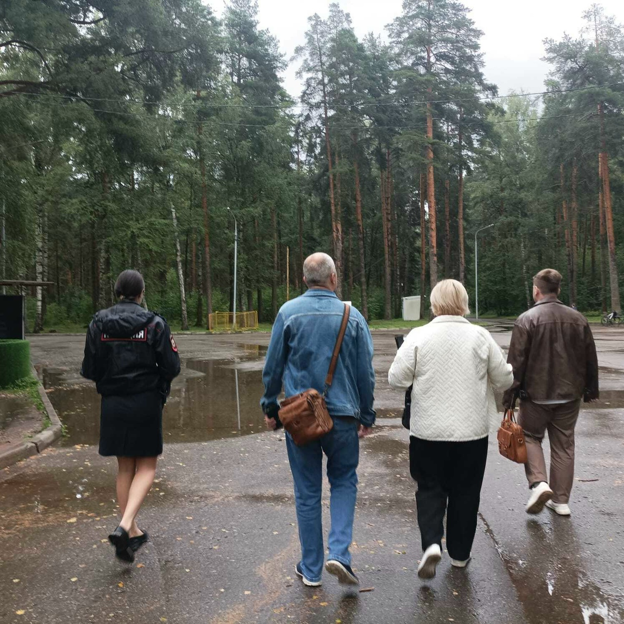 В костромском парке провели рейды по проверке собачников