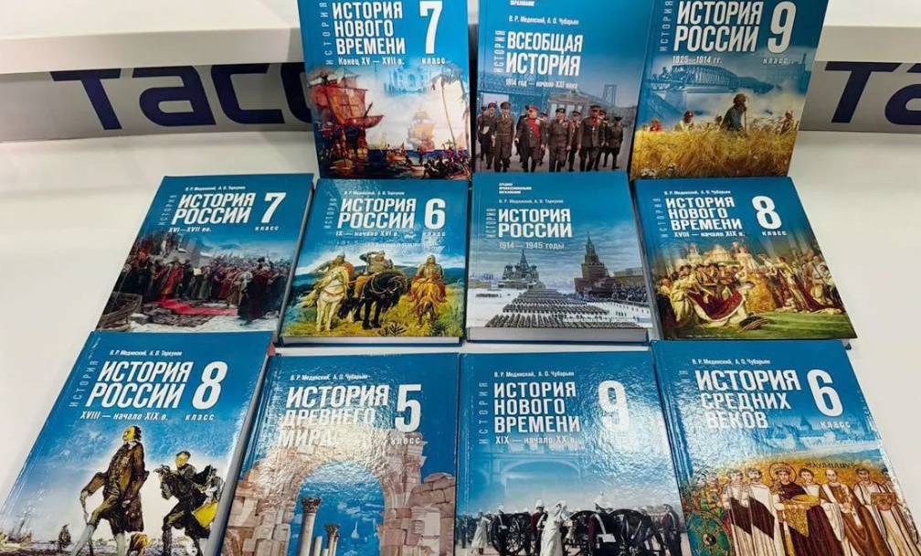Костромские школьники получают новые учебники истории