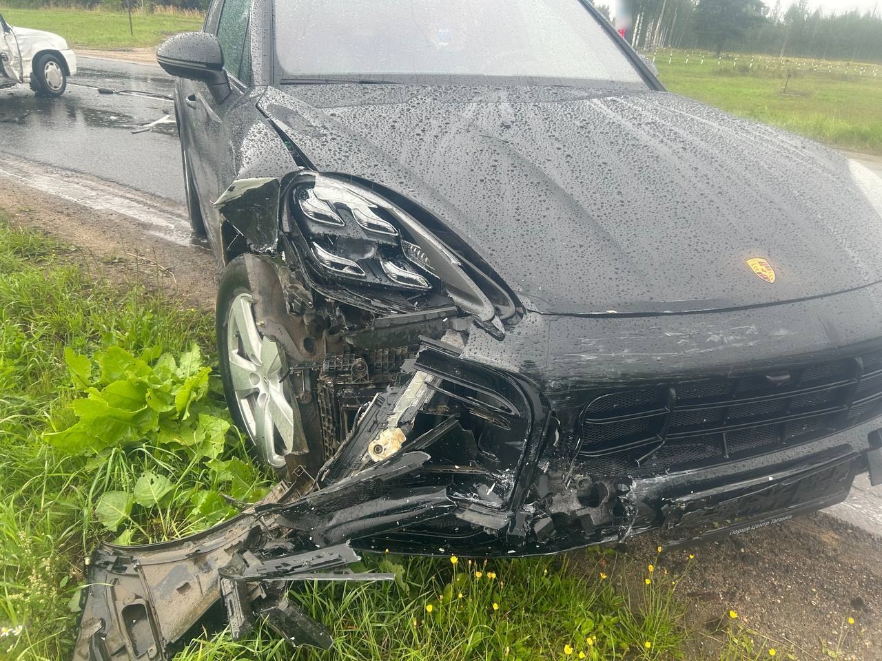 В Костроме пенсионеру разбили брендовый автомобиль