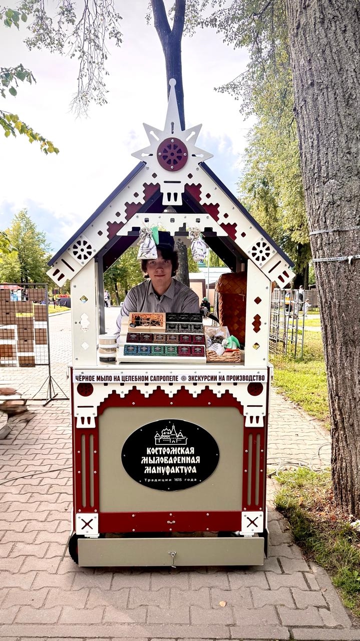 На главной сцене в День города костромичам вручили памятные подарки
