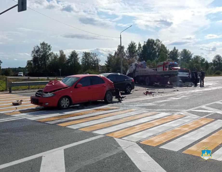 Девять пострадавших: пять машин разбились на костромской трассе