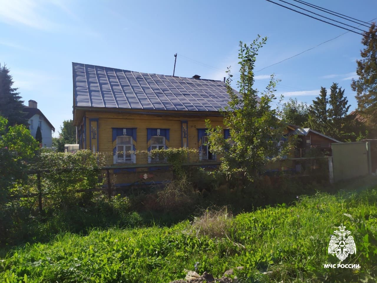 Деревянный домик вспыхнул в Костроме из-за перебоев электричества
