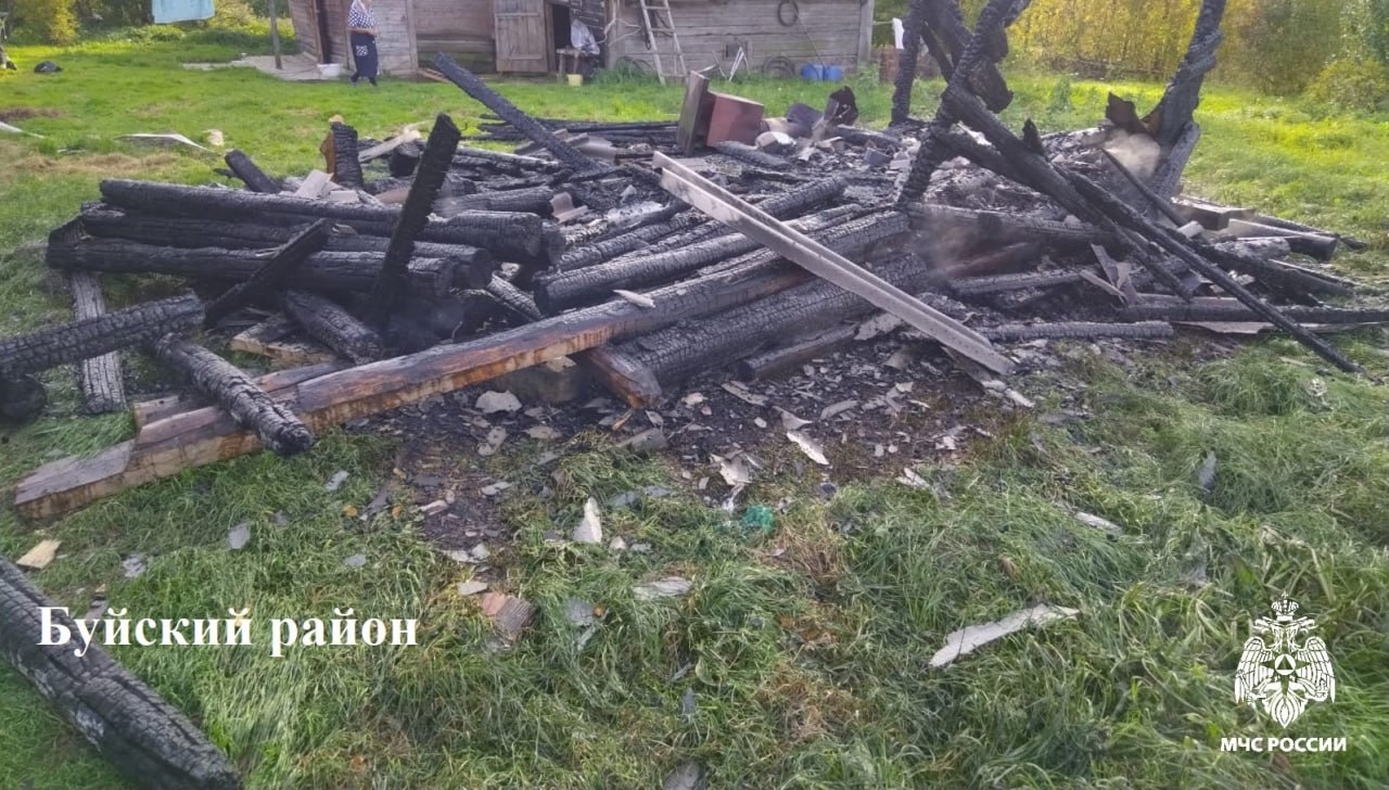 В Нерехтском районе пожар уничтожил двухквартирный дом