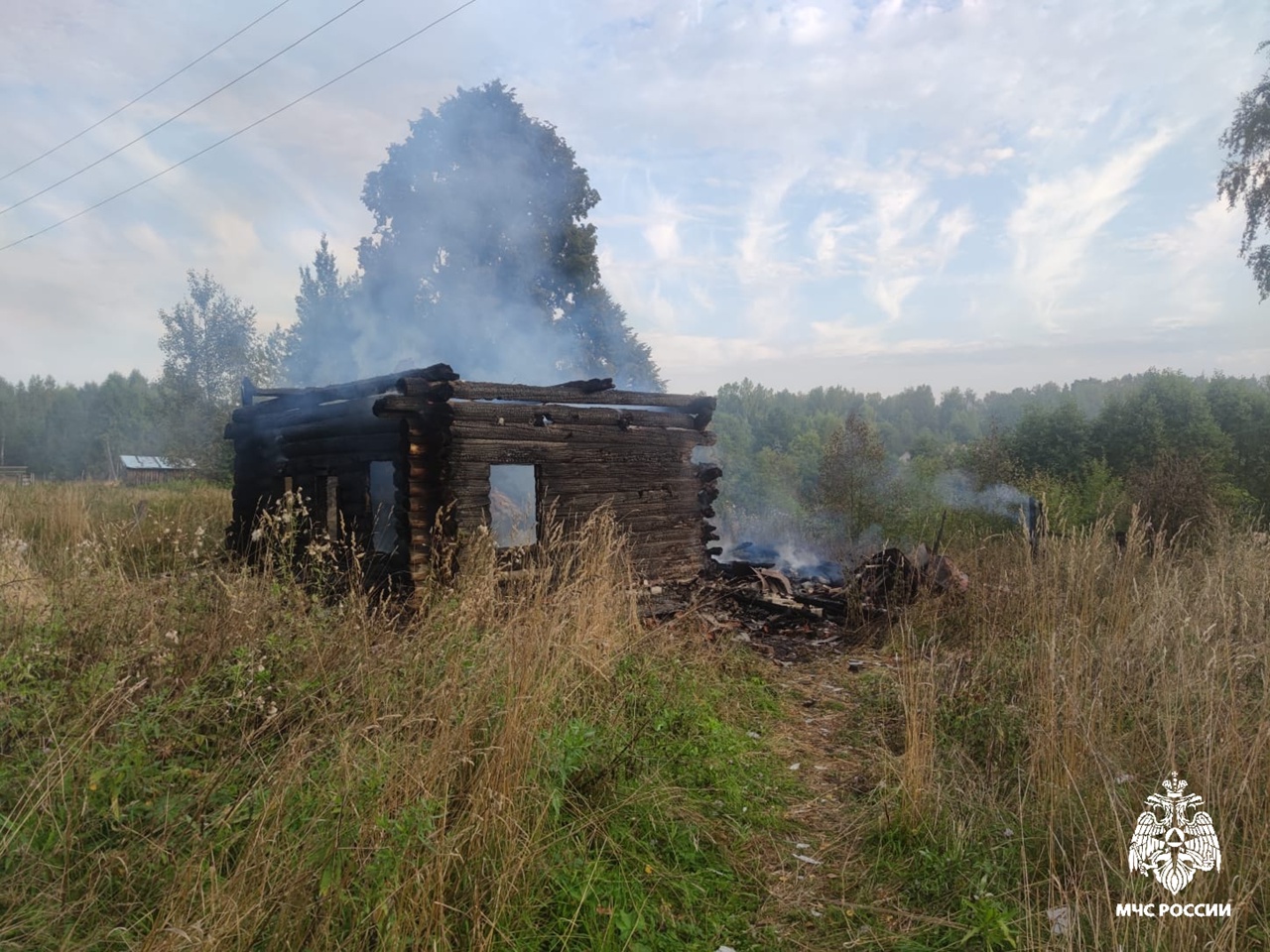 Деревенский дом сгорел под Костромой по неизвестным причинам