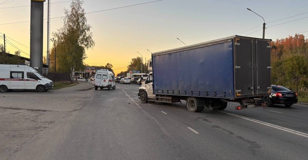 Грузовик в Костроме влетел в "скорую" с тяжелобольной пациенткой