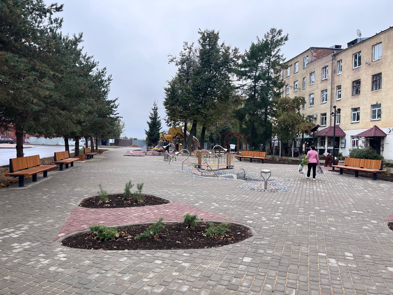 Лаз-тоннель и оригинальный ручеек: в Костроме осовременили сквер со слоником