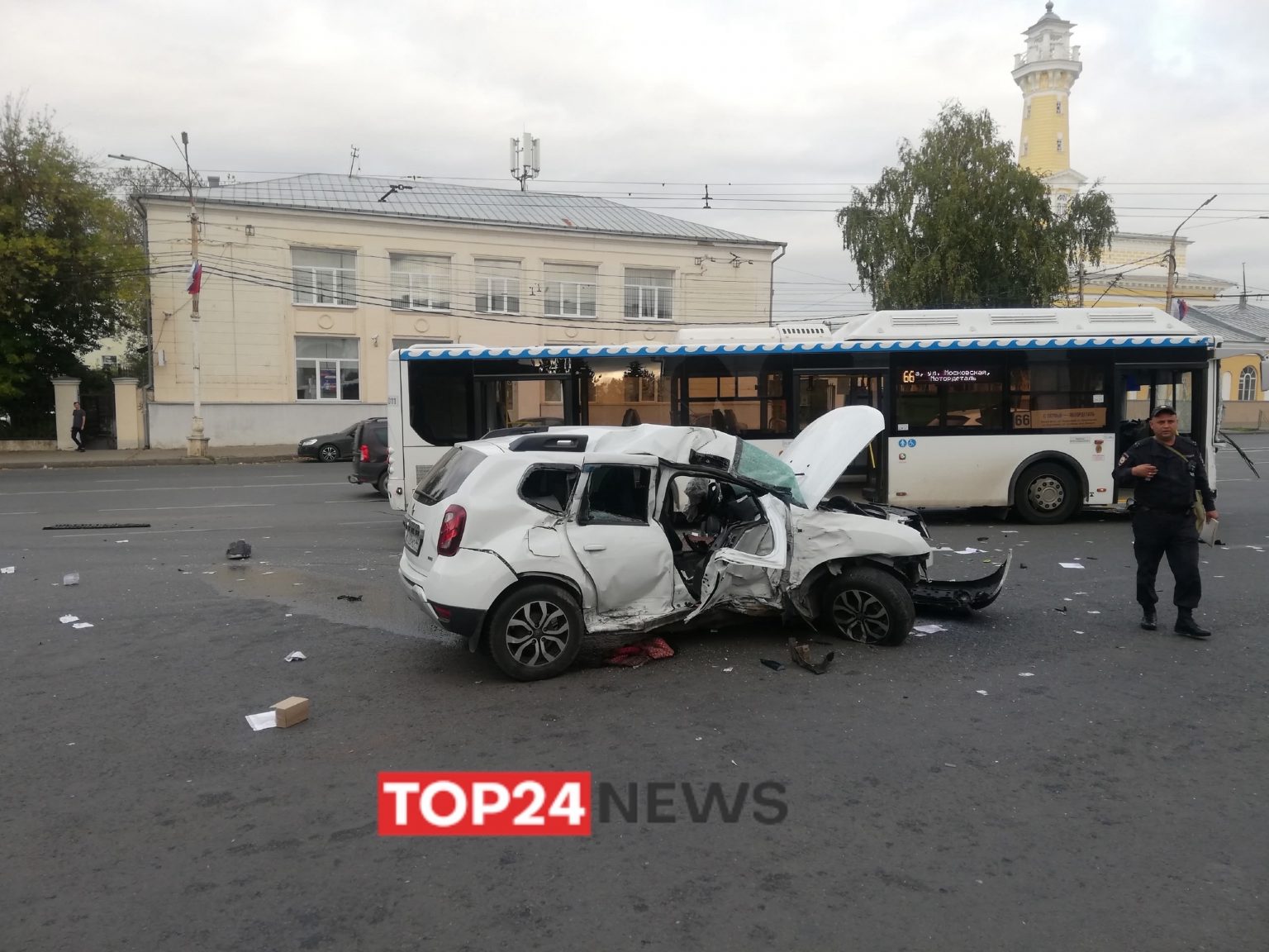 Столкнувшийся с автобусом пожилой водитель в Костроме мог быть подшофе