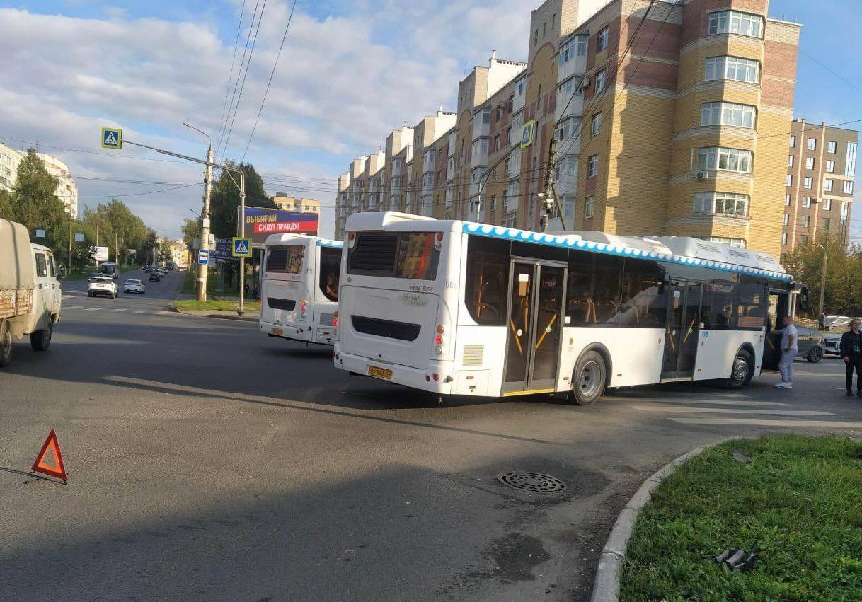 Автобус сбил школьницу на «зебре» в Костроме