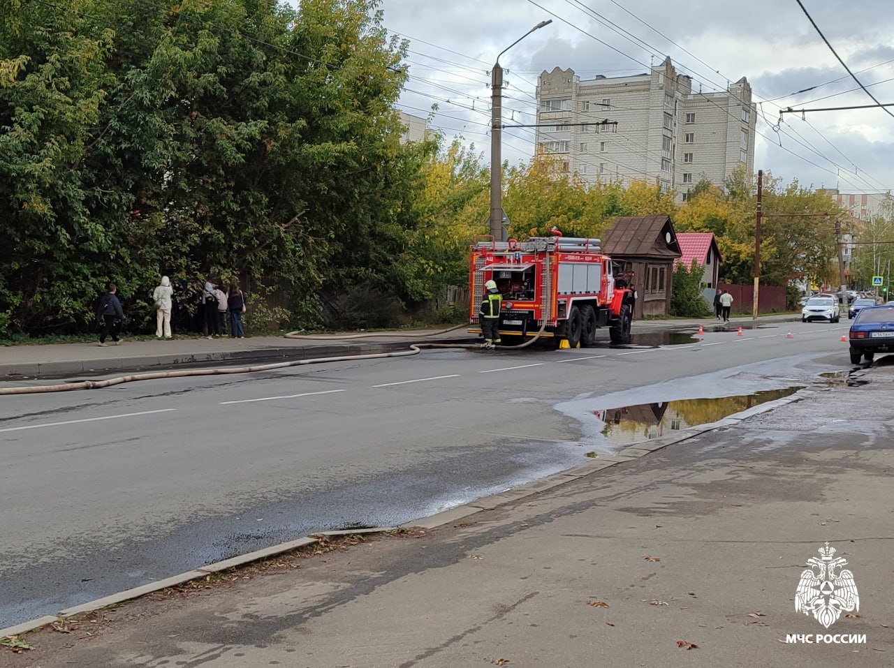 Двое мужчин погибли при пожаре в нежилом доме в Костроме
